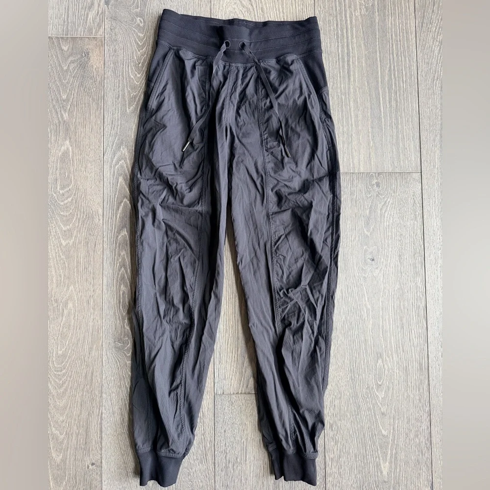 Lululemon  Dance Studio Mid-Rise Jogger in Black Size 4